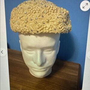 Pillbox Hat Delle Donne Rattan Rhinestone Lace Beaded Ivory Crochet vintage